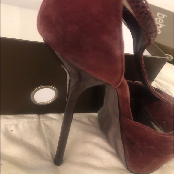 Bebe Nikki T-Strap Heel - Picture 5 of 6